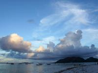 Schleierwolken über abendlich leuchtenden Wolken - Praslin